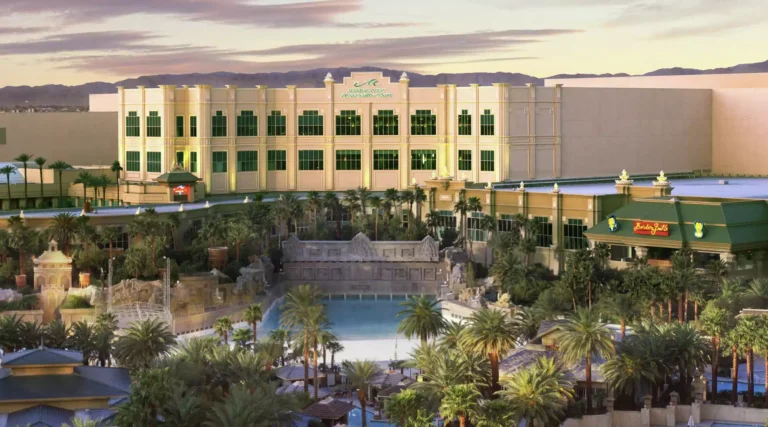 mandalay bay meetings and conventions convention center exterior view