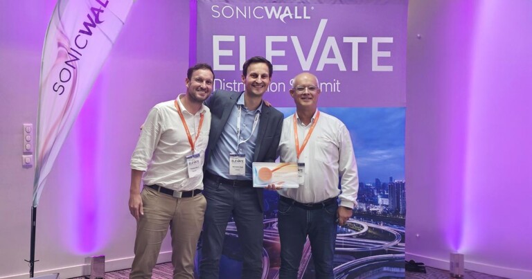 Infinigate-DistributoroftheYear-Award-vonSonicWall